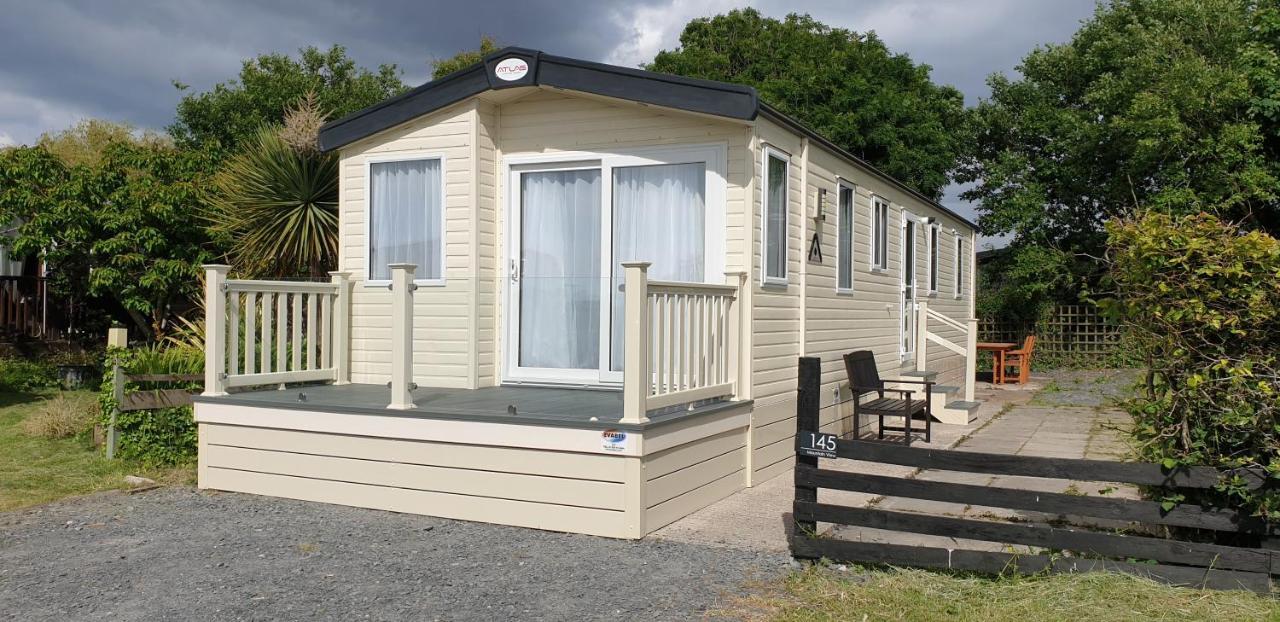 Port Haverigg Marina Village Милъм Екстериор снимка